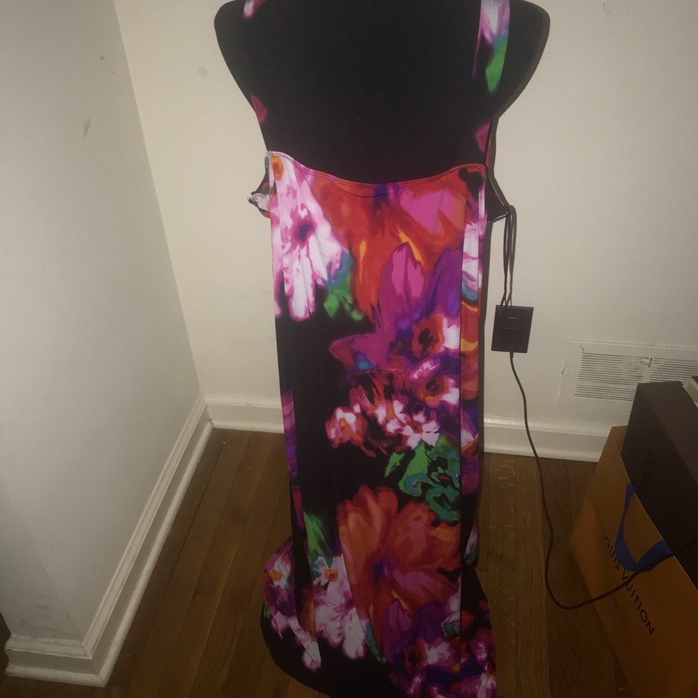 Beautiful Dress - Picture 2 of 3
